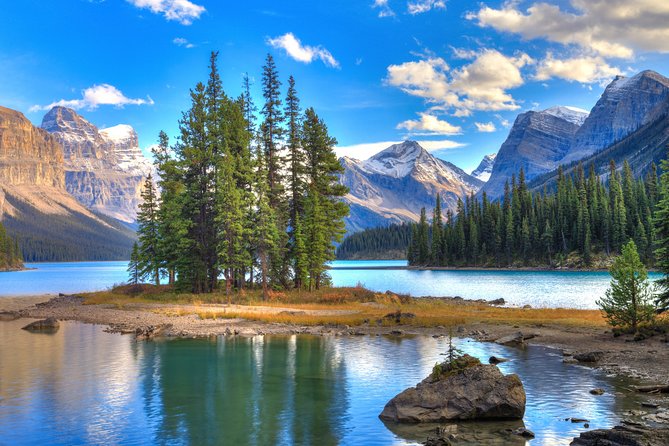 Jasper National Park 2-Day Tour: Maligne Lake & Columbia Icefield - Bow Lake and the first miles of the Icefields Parkway