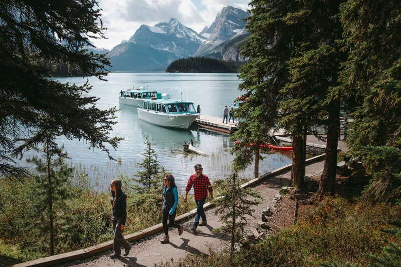 Jasper National Park: Maligne Lake Cruise With Guide - Reaching Maligne Lake From Jasper