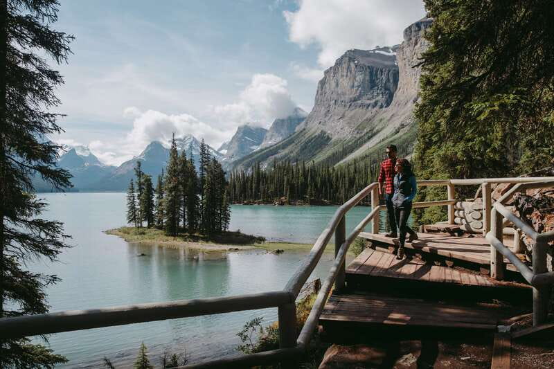 Jasper National Park: Maligne Lake Cruise With Guide - The Cruise Across Maligne Lake