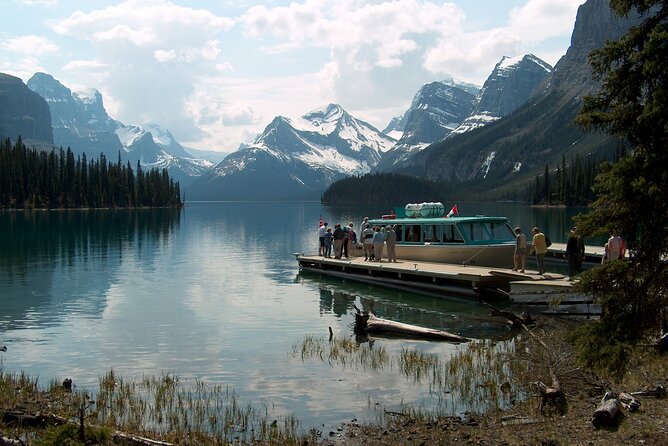 Jasper National Park Tour: Maligne Valley, Medicine Lake and Spirit Island - Price, food, and what the package covers