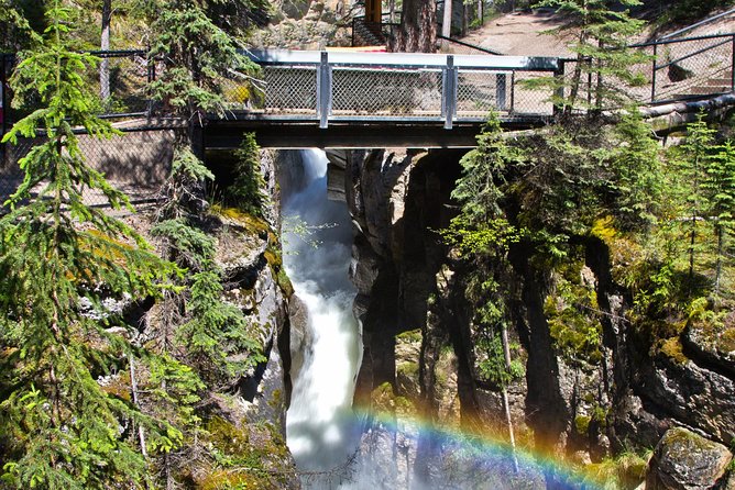 Jasper National Park Tour: Maligne Valley, Medicine Lake and Spirit Island - Maligne Lake and the Spirit Island cruise