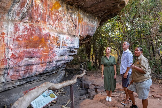 Kakadu Wildlife Escape Fogg Dam or Crocodile Cruise from Darwin - Ubirr or Nourlangie, depending on the season