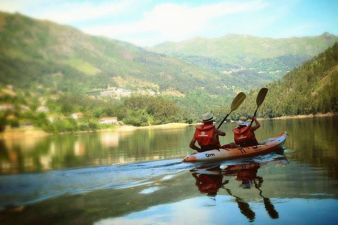 Kayaking and Waterfall in Peneda-Gerês National Park from Porto - Kayaking and swimming on Caniçada Lake