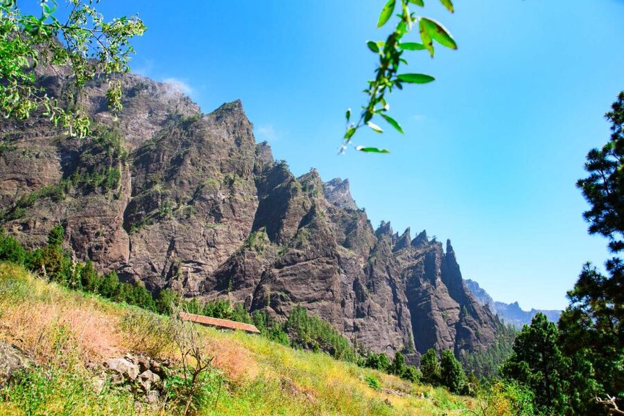 La Palma: Caldera de Taburiente National Park Guided Hike - Through Taburiente ravine to Las Angustias