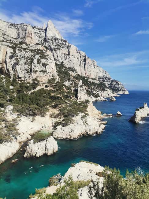 Marseille: Calanques National Park Guided Hike with Picnic - What the guide adds beyond a marked trail