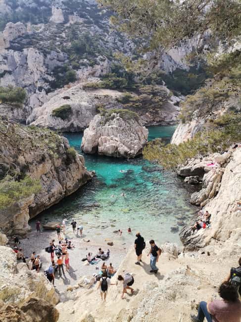 Marseille: Calanques National Park Guided Hike with Picnic - The first hour: downhill on rough Calanques paths
