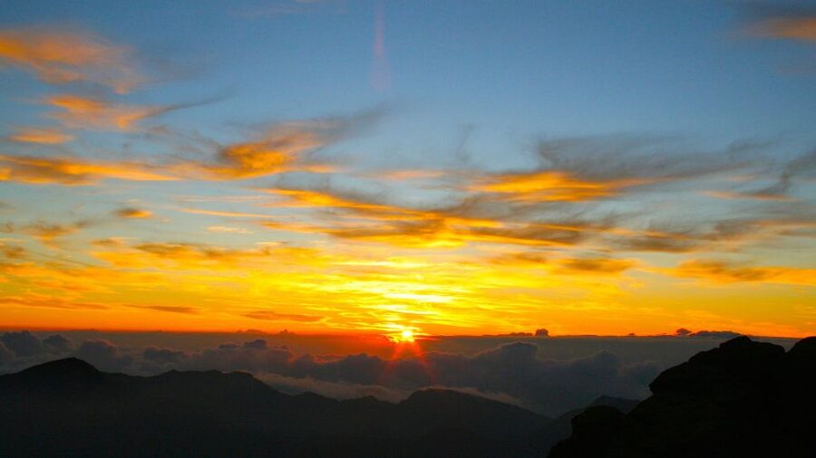 Maui: Haleakala National Park Sunrise Tour - Waiting at the crater rim