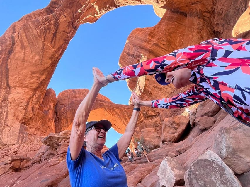 Moab: Arches National Park Sightseeing Tour - Snacks, drinks, and the value of $158