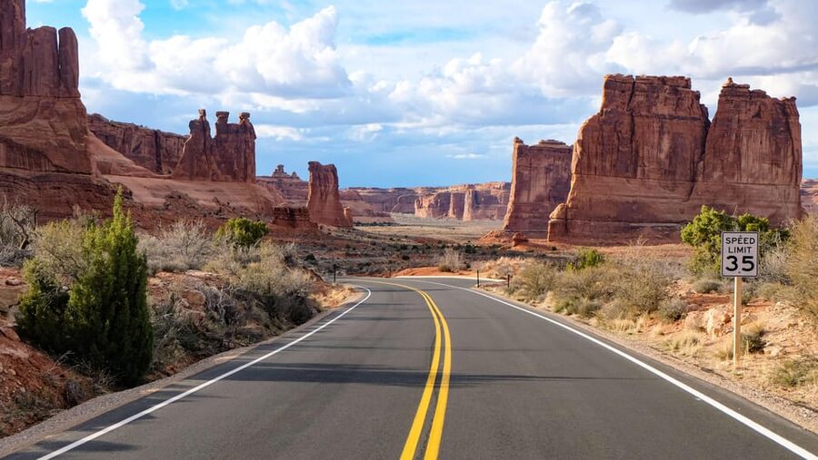 Moab: Arches National Park Sightseeing Tour - What the four hours feel like