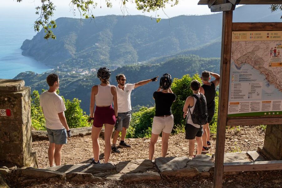 Monterosso al Mare: Cinque Terre National Park E-Bike Tour - The return route and Vernazza photo stop