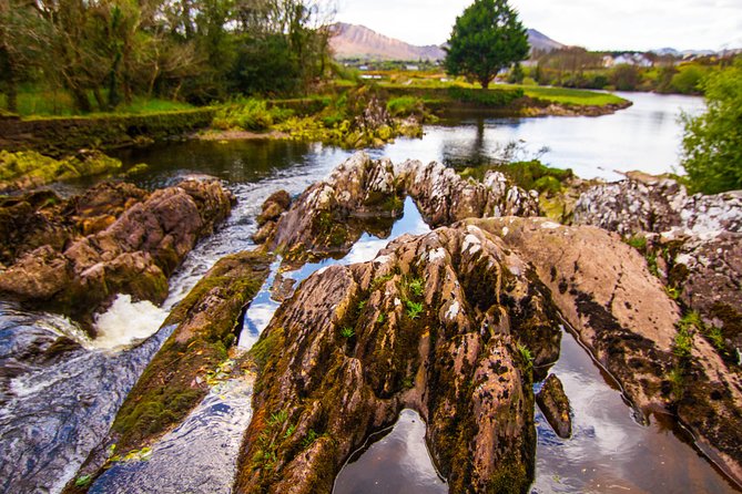 NO 1 Ring of Kerry Tour inc Killarney Lakes & National Park - Kerry Bog Village: a quick look at rural Ireland