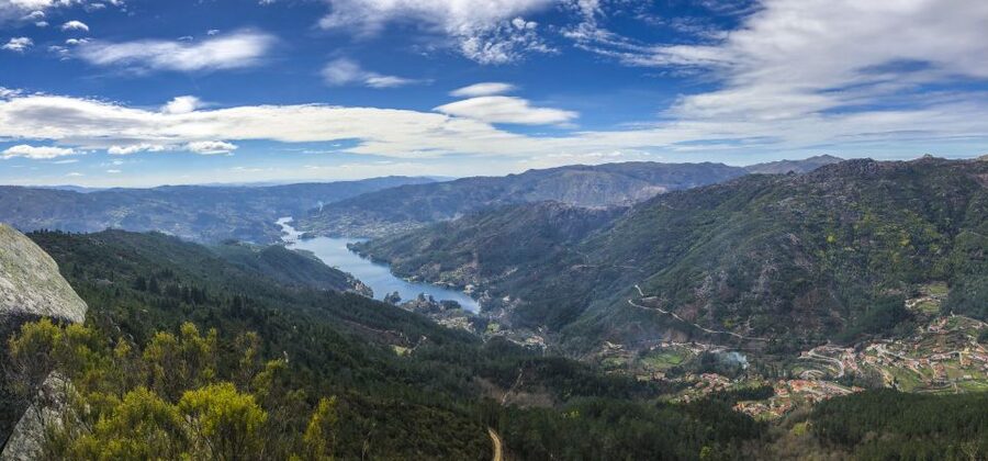Porto: Peneda-Gerês National Park Tour with Kayaking & Lunch - The morning drive in a mountain-ready Land Rover