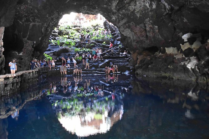 Premium Tour Timanfaya National Park and Cueva de Los Verdes - Cueva de Los Verdes: a lava tunnel with a surprising finish