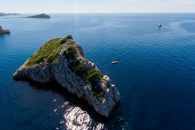 Private Speedboat tour to National Park Kornati Islands - Levrnaka’s Lojena Bay for swimming and snorkeling