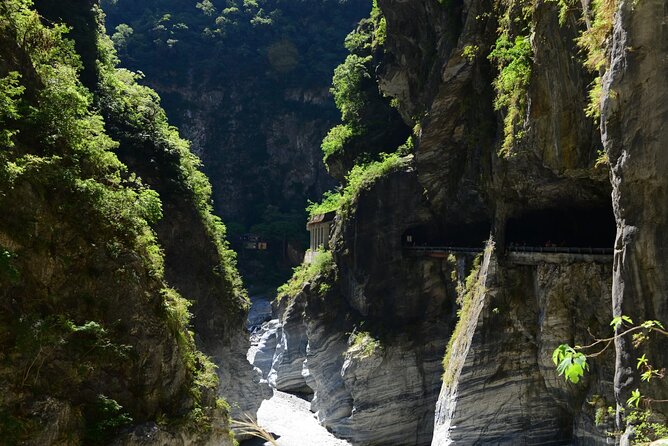Private Taroko Gorge Day Tour from Hualien with Local Expert - Qixingtan and its stony shore