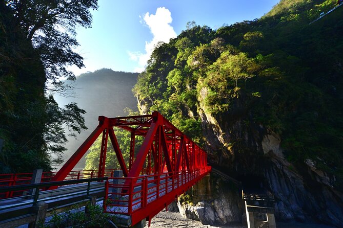 Private Taroko Gorge Day Tour from Hualien with Local Expert - Timing, weather, and earthquake recovery