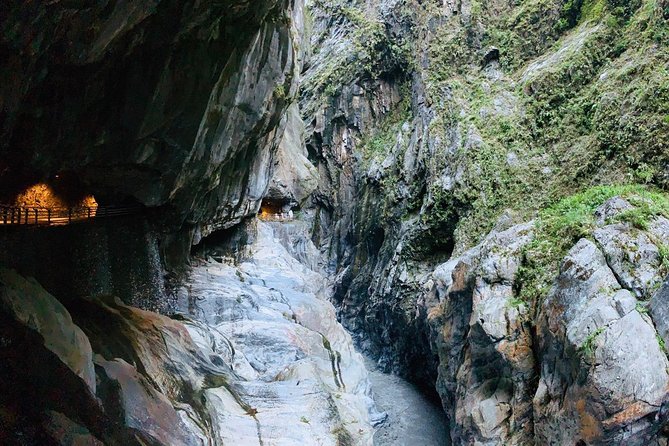 Private Taroko Gorge National Park Day Tour - Xincheng for food and a proper break