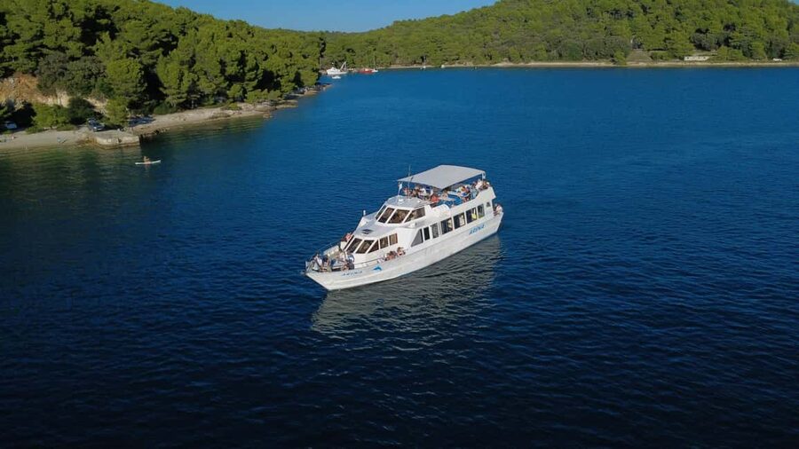 Pula: Brijuni National Park Dolphin Watching Tour w/Dinner - What the Arena boat adds to the evening