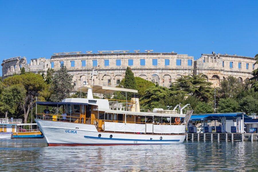 Pula: Brijuni National Park Sunset, Dolphins & Dinner Cruise - Sunset, music, and the return to Pula