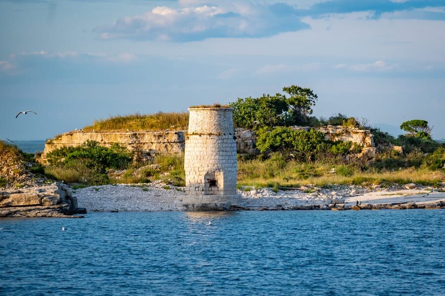 Pula: National Park Brijuni, 2 swimming stops, lunch, drinks - Who will enjoy this most?