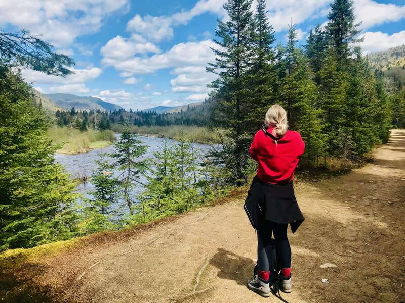 Quebec City: Guided Hike in Jacques-Cartier National Park - Starting the three-hour guided walk