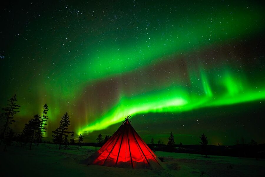 Rovaniemi: Small-Group Northern Lights Wilderness Tour - The first stop: frozen water and open sky