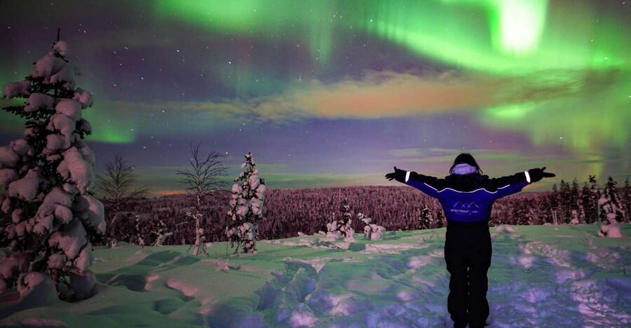 Rovaniemi: Small-Group Northern Lights Wilderness Tour - Included winter clothing and the cold-weather reality
