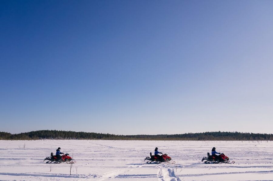Rovaniemi: Snowmobile Safari into the Wilderness - The first run through the pine forest