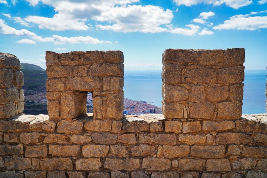 Sesimbra & Arrábida National Park Tour with 5 Wines Tasting - Sesimbra Castle and the fishing town below
