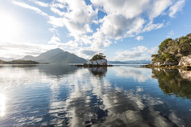 Southwest Tasmania Wilderness Experience: Fly Cruise and Walk Including Lunch - The return flight over southern Tasmania