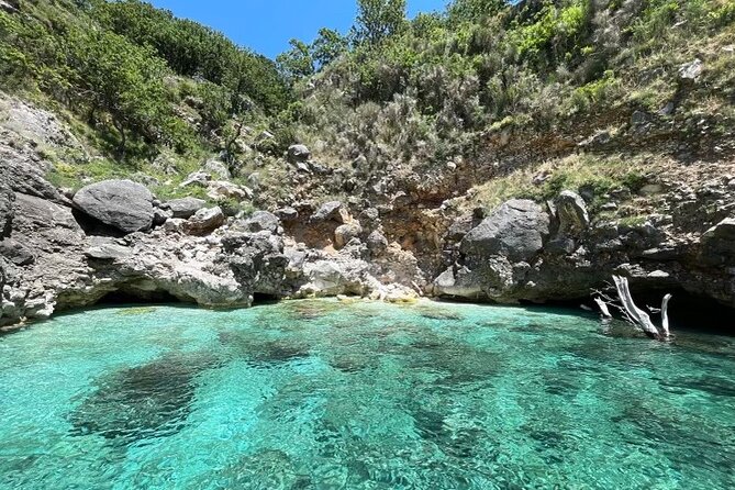 Speed Boat Tour to National Park and Grama Bay - Grama Bay adds a touch of the past