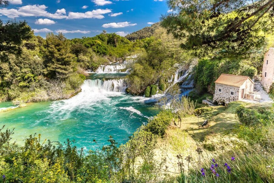Split: Krka National Park Full-Day Tour with Wine Tasting - Plastovo wine tasting and family specialties
