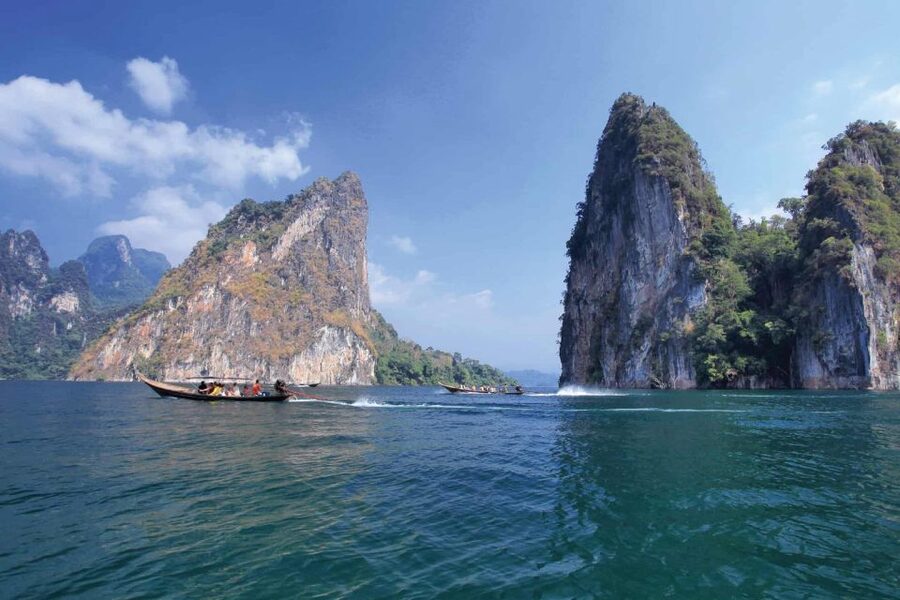 Surat Thani: Khao Sok National Park Chiew Larn Lake Cruise - The long-tail boat ride through the rainforest