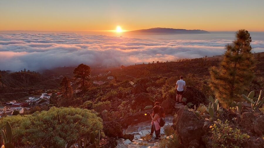 Tenerife: Teide National Park Sunset & Stargazing Tour - Should you book the Teide stargazing tour?