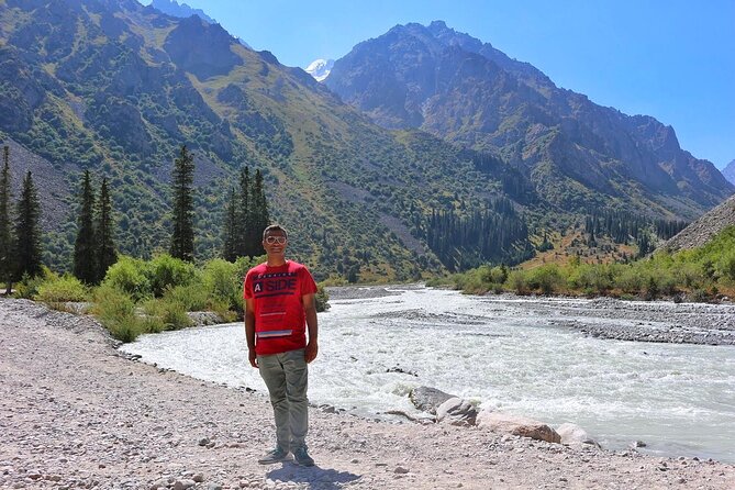 The hiking paradise Ala Archa National Park, 1 day - Starting the hike with trekking poles