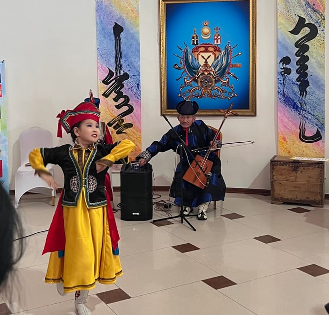Ulaanbaatar: Chinggis Khan Statue and National Park Day Trip - The uphill walk to Aryabal Temple