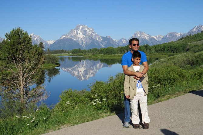 Yellowstone National Park - Full-Day Lower Loop Tour from Jackson - What the guides add to the day